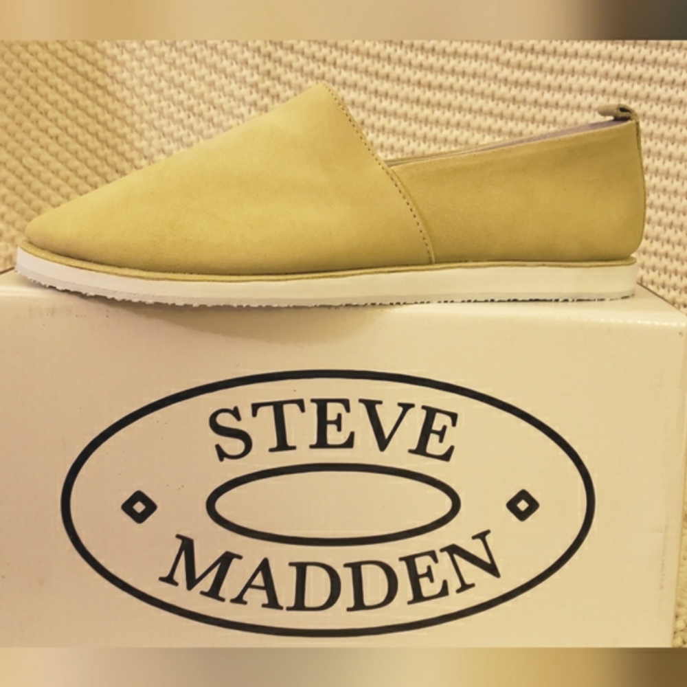 STEVE MADDEN slip on casual shoe 9.5 med